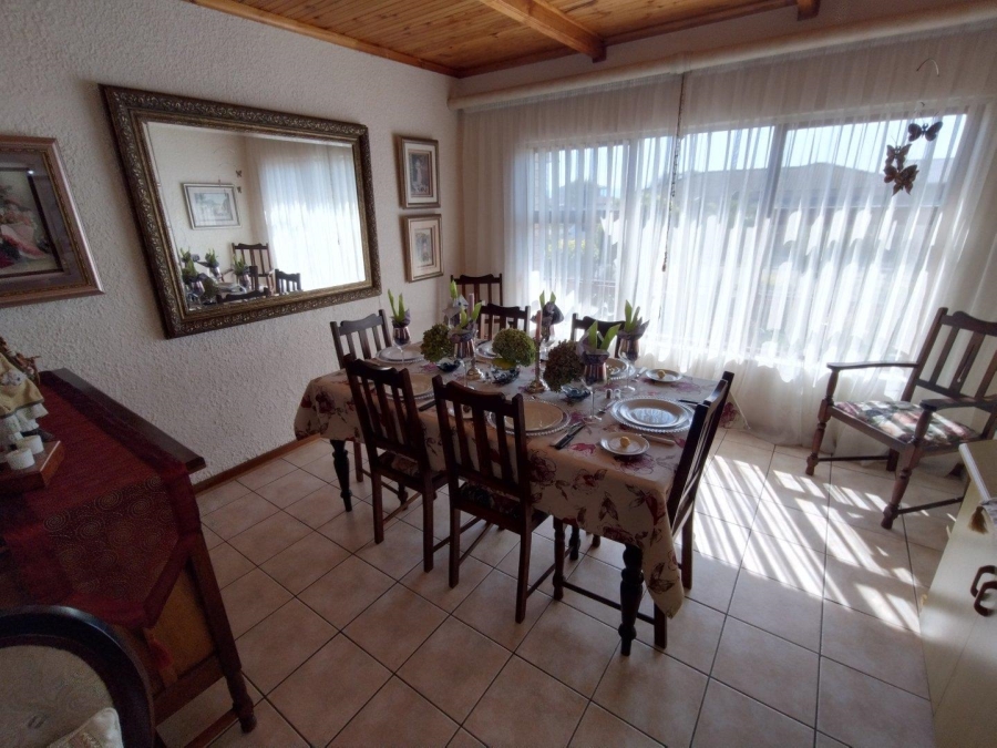 5 Bedroom Property for Sale in Wavecrest Eastern Cape